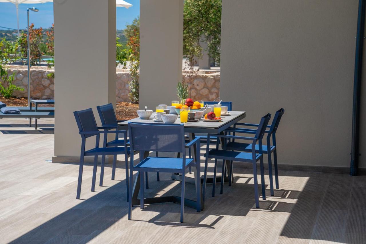 Villa Shades Of Blue Trapezaki  Eksteriør billede