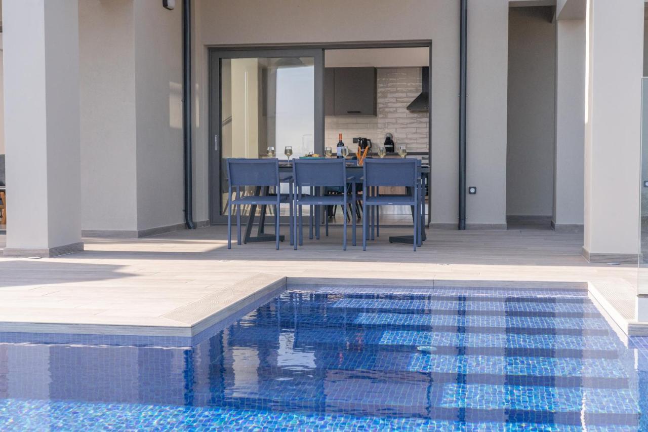 Villa Shades Of Blue Trapezaki  Eksteriør billede