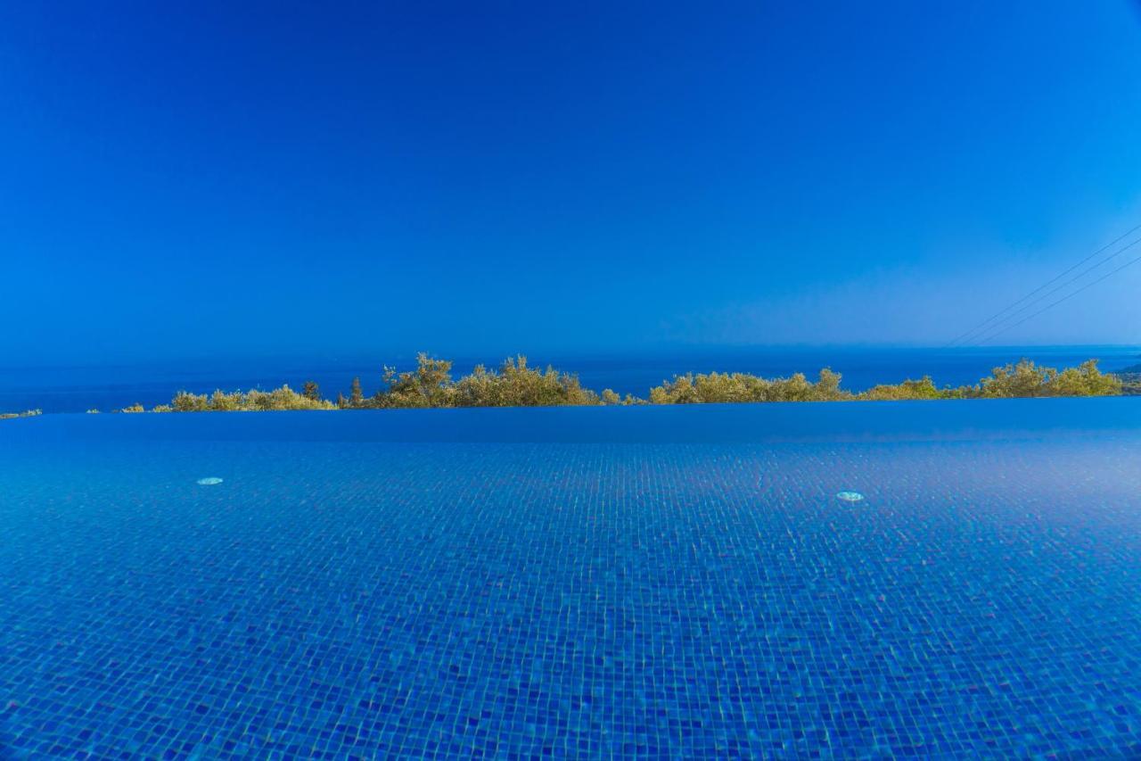 Villa Shades Of Blue Trapezaki  Eksteriør billede