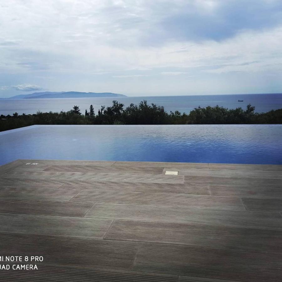 Villa Shades Of Blue Trapezaki  Eksteriør billede